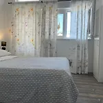 M&i, Free Private Parking Apartamento Makarska