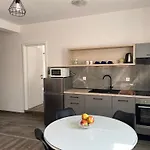 M&i, Free Private Parking Apartamento Makarska