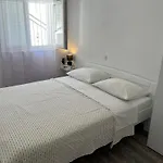 M&i, Free Private Parking Apartamento Makarska