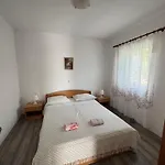 M&i, Free Private Parking Apartamento Makarska