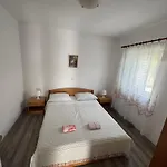 M&i, Free Private Parking Apartamento Makarska