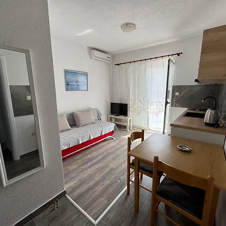 M&i, Free Private Parking Makarska