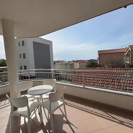 M&i, Free Private Parking Makarska