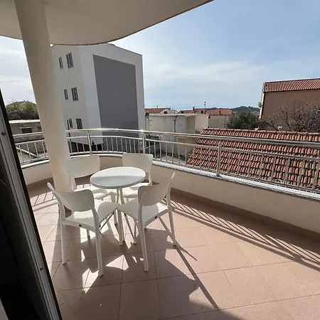 M&i, Free Private Parking Makarska