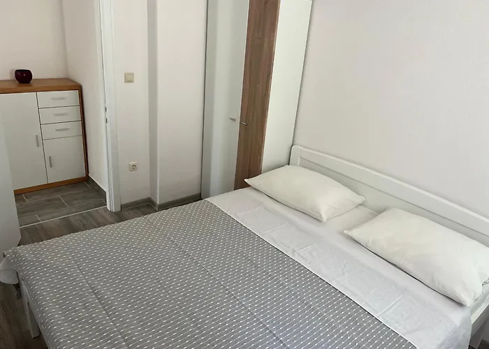 M&i, Free Private Parking * Makarska