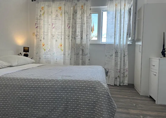 M&i, Free Private Parking Apartamento Makarska