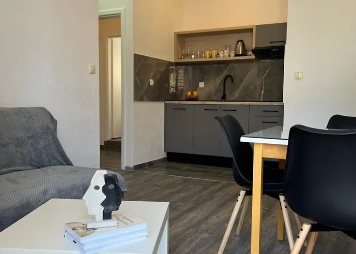 M&i, Free Private Parking