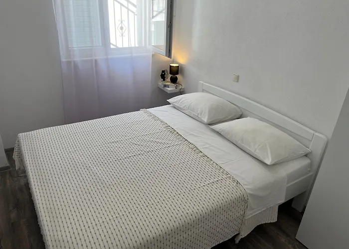 M&i, Free Private Parking Apartamento Makarska