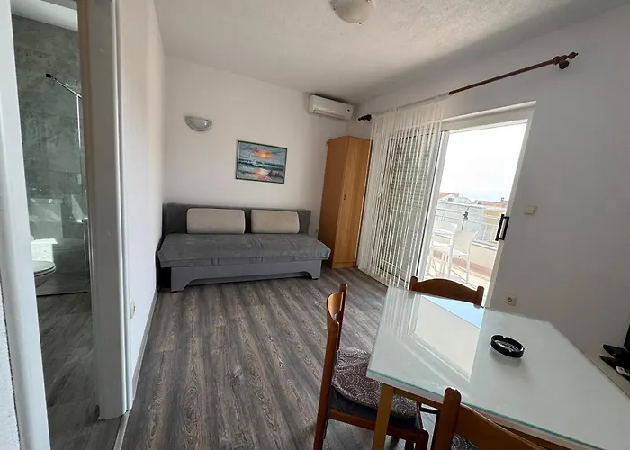 M&i, Free Private Parking * Makarska