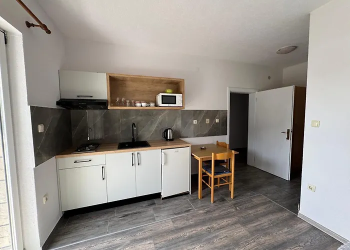 M&i, Free Private Parking Apartamento Makarska