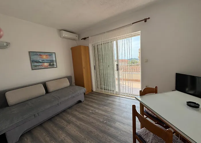 M&i, Free Private Parking