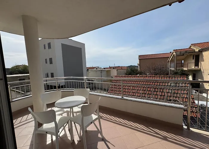 M&i, Free Private Parking Apartamento Makarska