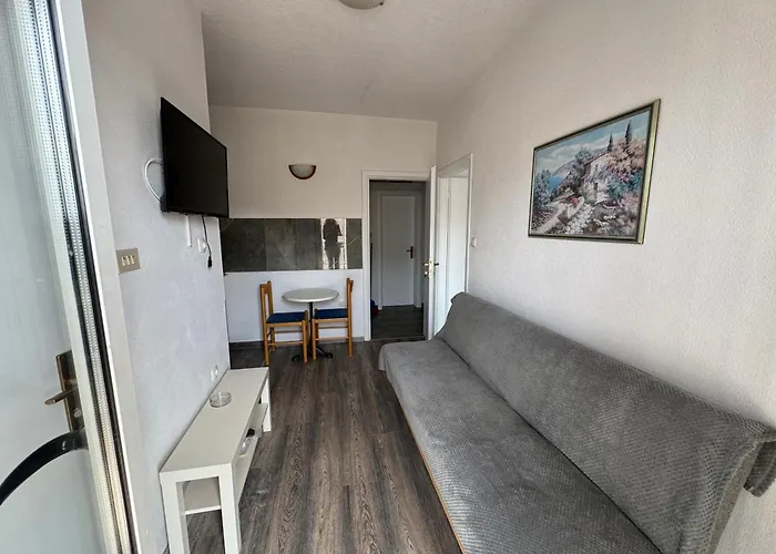 M&i, Free Private Parking *