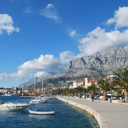 M&i, Free Private Parking Apartment *