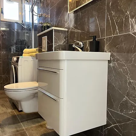 M&i, Free Private Parking Апартаменти Макарська