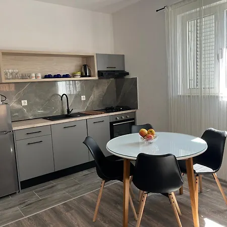 Appartement M&i, Free Private Parking Makarska