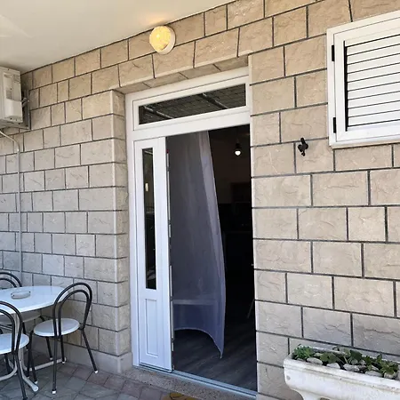 M&i, Free Private Parking *