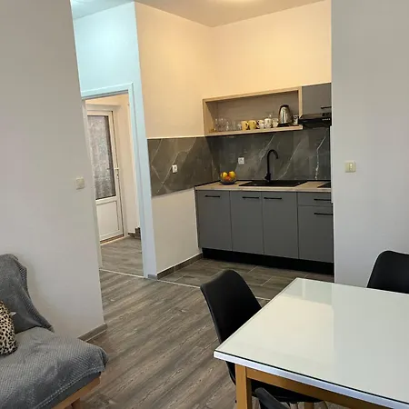 M&i, Free Private Parking *