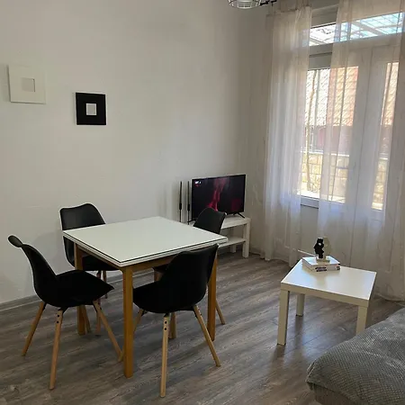 M&i, Free Private Parking Апартаменти *