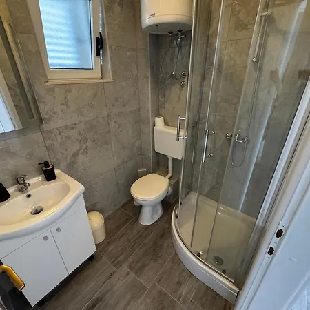 M&i, Free Private Parking *