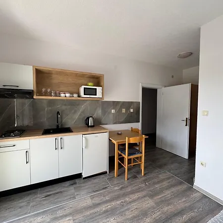 M&i, Free Private Parking