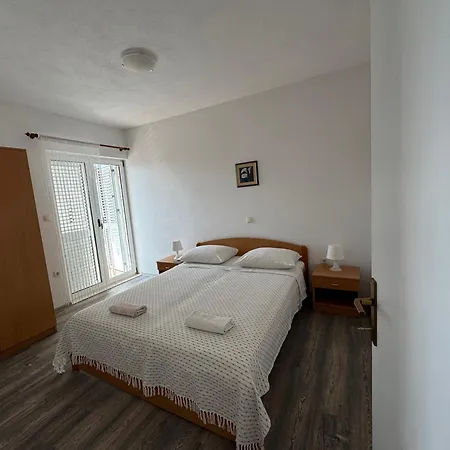 M&i, Free Private Parking