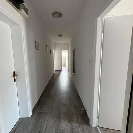 M&i, Free Private Parking Apartment *