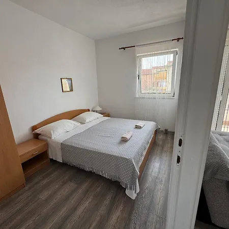 M&i, Free Private Parking