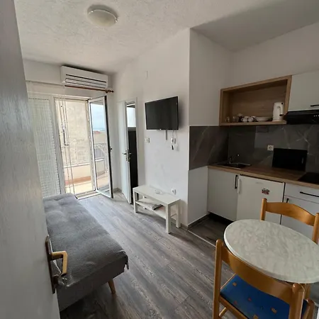 M&i, Free Private Parking Apartment