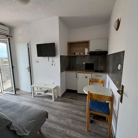 M&i, Free Private Parking *