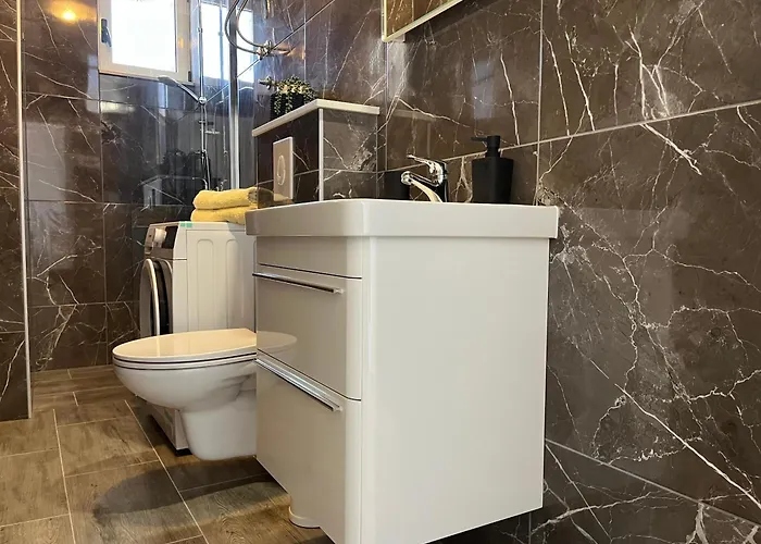 M&i, Free Private Parking Appartement Makarska