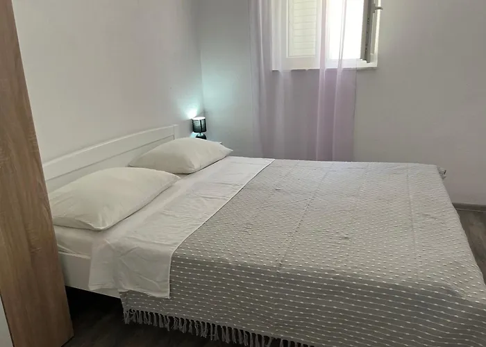 M&i, Free Private Parking * Makarska