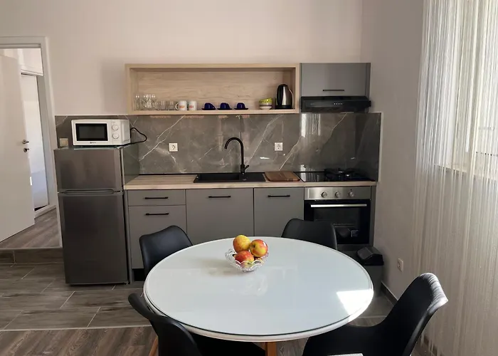 M&i, Free Private Parking Makarska