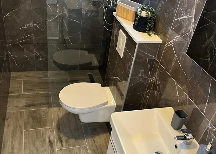 M&i, Free Private Parking Makarska