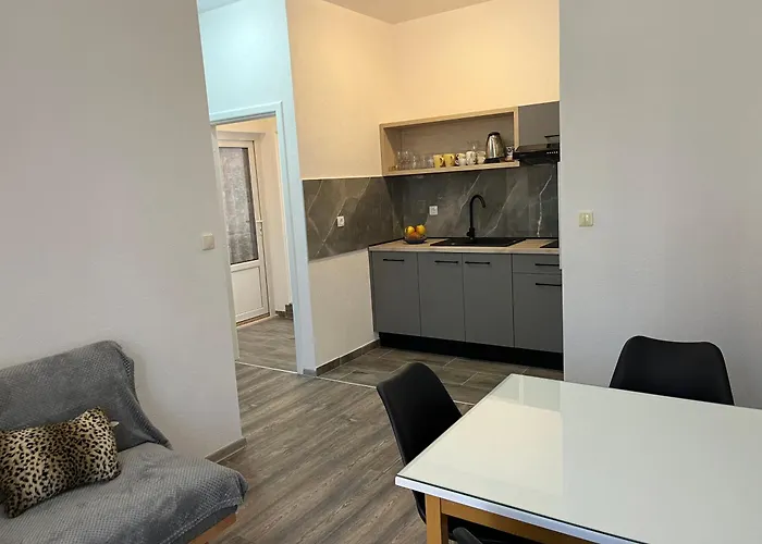 M&i, Free Private Parking *