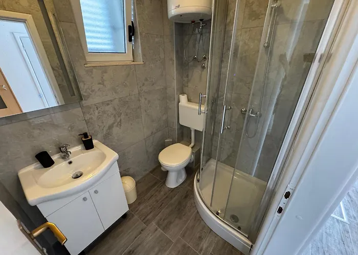 M&i, Free Private Parking *