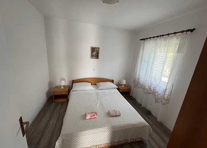 M&i, Free Private Parking Appartement Makarska