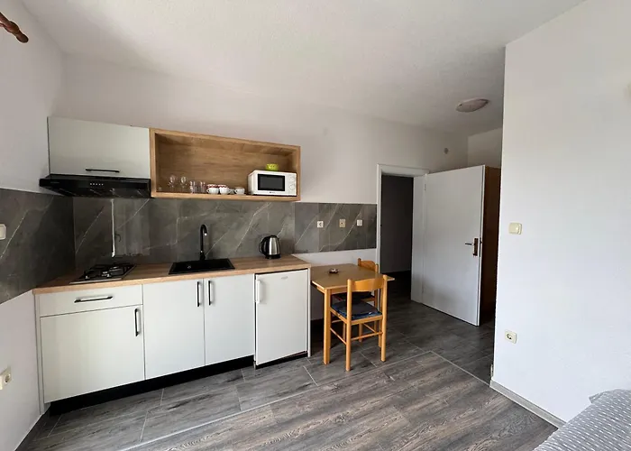 M&i, Free Private Parking