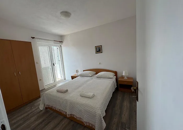 M&i, Free Private Parking