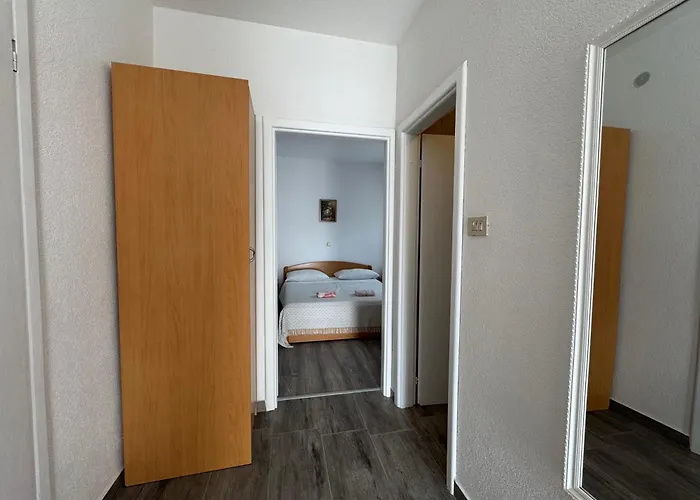 M&i, Free Private Parking