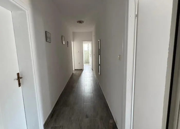 M&i, Free Private Parking Makarska