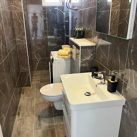 M&i, Free Private Parking Makarska