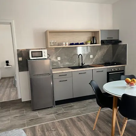 M&i, Free Private Parking Appartement