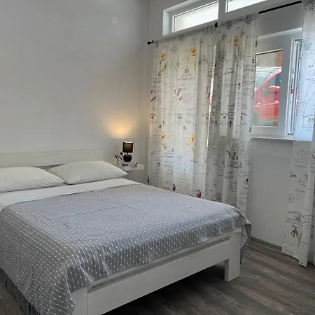 M&i, Free Private Parking Appartement