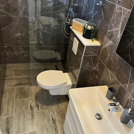 M&i, Free Private Parking Makarska