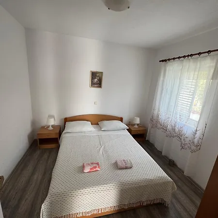 M&i, Free Private Parking Appartement Makarska