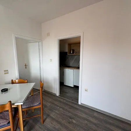 M&i, Free Private Parking * Makarska