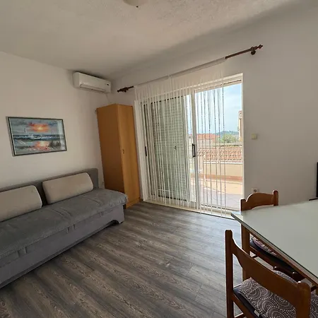 M&i, Free Private Parking