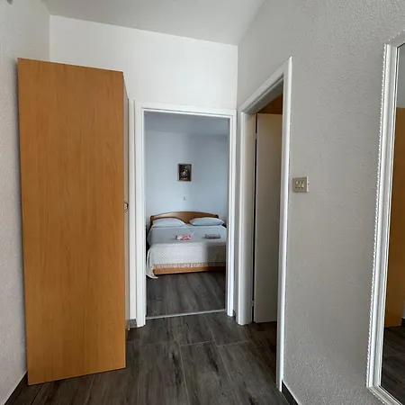 M&i, Free Private Parking