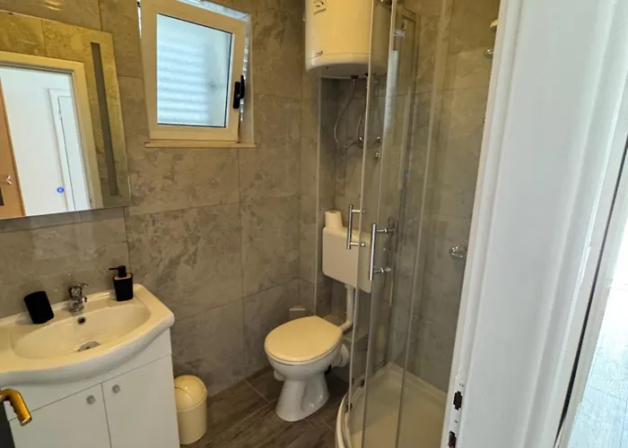 M&i, Free Private Parking Daire Makarska